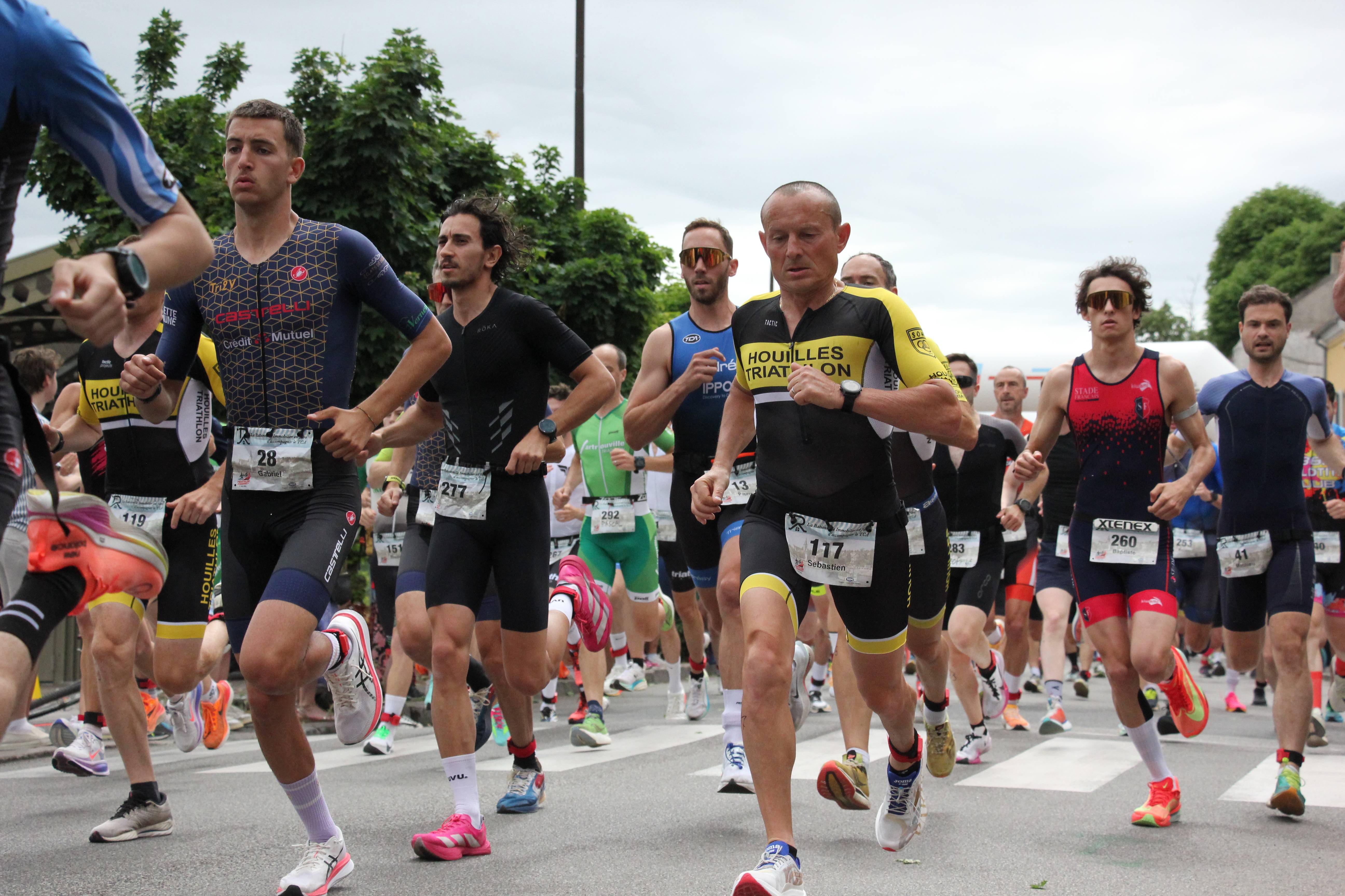 Peloton de coureurs juste après le départ du duathlon